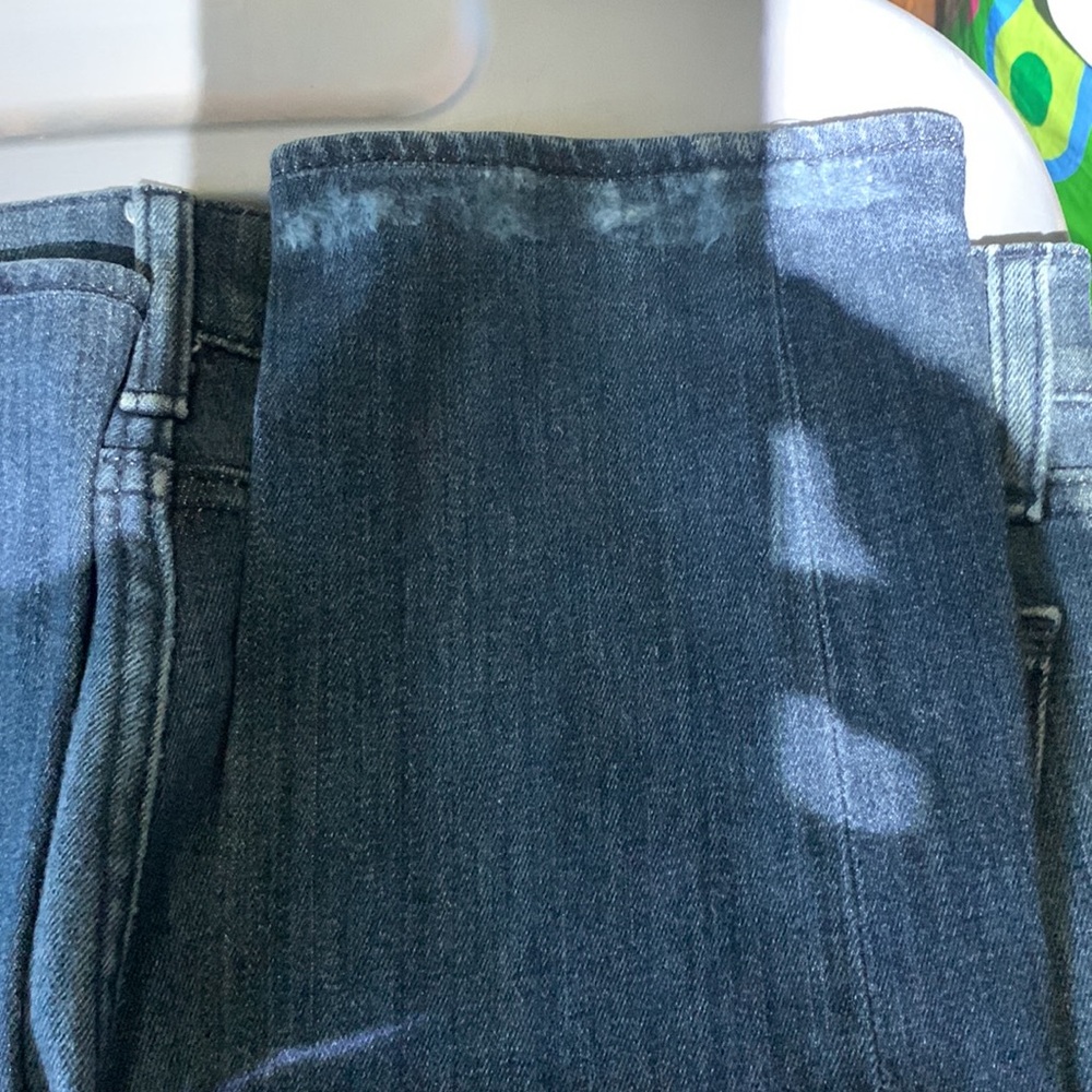 ROCK AND REPUBLIC CUSTOM DISTRESSED JEANS - Picture 3 of 9